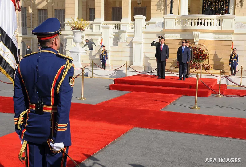 Egyptian President Abdel Fattah al-Sisi meets with Chinese President Xi Jinping at the presidential palace, in Cairo, Egypt, January 21, 2016, in this handout courtesy of the Egyptian Presidency. Photo by Egyptian Presid...