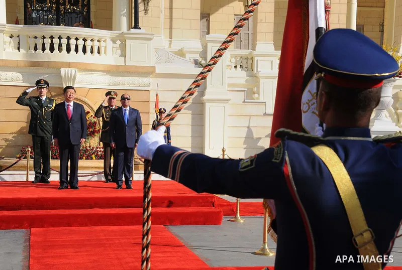 Egyptian President Abdel Fattah al-Sisi meets with Chinese President Xi Jinping at the presidential palace, in Cairo, Egypt, January 21, 2016, in this handout courtesy of the Egyptian Presidency. Photo by Egyptian Presid...
