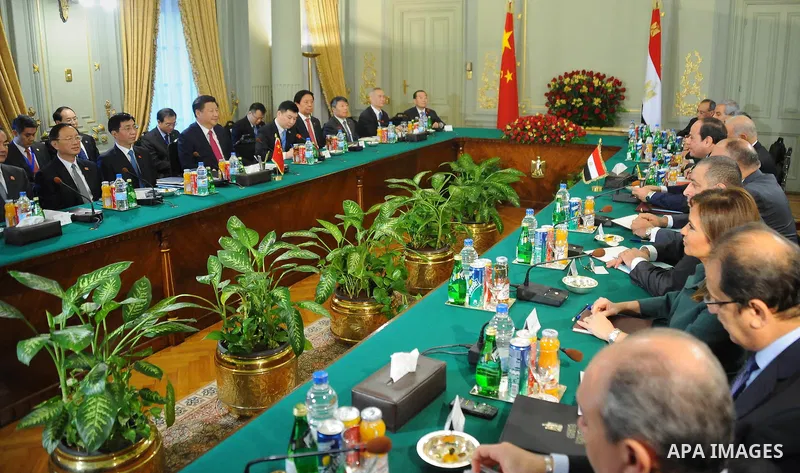 Egyptian President Abdel Fattah al-Sisi meets with Chinese President Xi Jinping at the presidential palace, in Cairo, Egypt, January 21, 2016, in this handout courtesy of the Egyptian Presidency. Photo by Egyptian Presid...