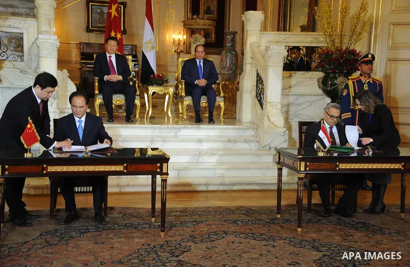 Egyptian President Abdel Fattah al-Sisi meets with Chinese President Xi Jinping at the presidential palace, in Cairo, Egypt, January 21, 2016, in this handout courtesy of the Egyptian Presidency. Photo by Egyptian Presid...