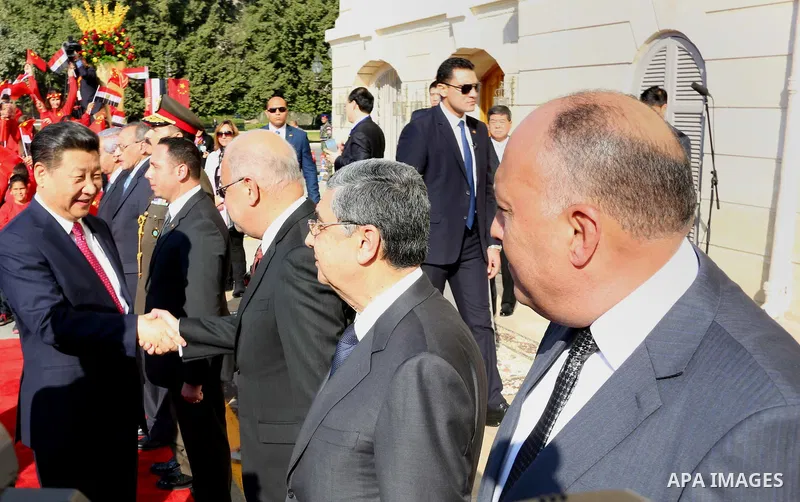 Egyptian President Abdel Fattah al-Sisi meets with Chinese President Xi Jinping at the presidential palace, in Cairo, Egypt, January 21, 2016, in this handout courtesy of the Egyptian Presidency. Photo by Egyptian Presid...