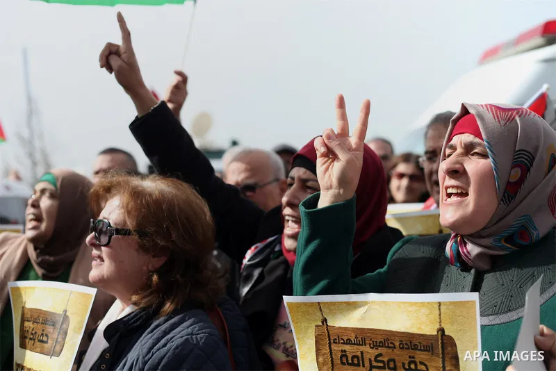 Palestinians take part in a demonstration demanding Israeli authorities to return the bodies of alleged Palestinian attackers in the West Bank city of Ramallah on Jan. 21, 2016. Photo by Shadi Hatem