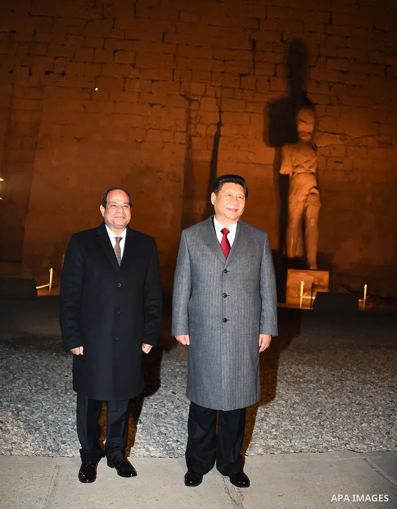 Egyptian President Abdel Fattah al-Sisi and Chinese President Xi Jinping pose for a picture during the Chinese president's visit to Luxor temple in Luxor, Egypt, January 21, 2016. Photo by Egyptian President Office