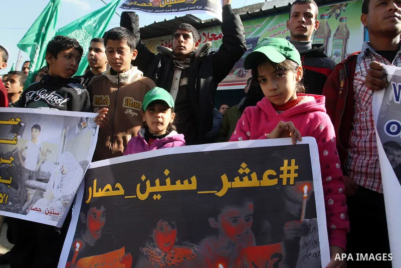 Palestinians supporting Hamas take part in a rally calling for an end to the blockade on Gaza, near the border with Egypt, in Rafah in the southern Gaza Strip, January 22, 2016. Gaza, a small impoverished coastal enclave...