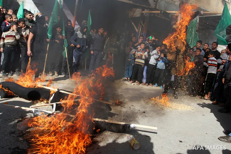 Palestinians supporting Hamas burn effigies depiciting Palestinian President Mahmoud Abbas, Israeli Prime Minister Benjamin Netanyahu and Egyptian President Abdel Fattah al-Sisi during a rally calling for an end to the b...