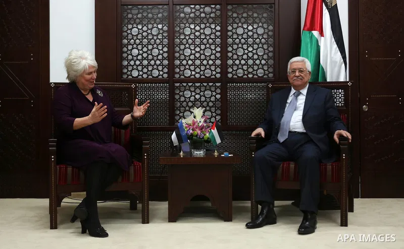 Palestinian President Mahmoud Abbas meets with Estonian Foreign Minister Marina Kaljurand in the West Bank city of Ramallah, January 24, 2016. Photo by Shadi Hatem