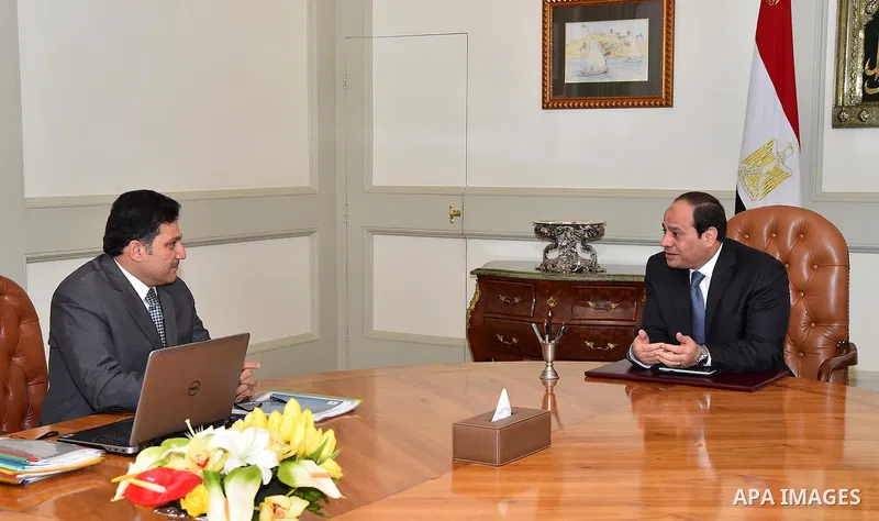 Egyptian President Abdel Fattah al-Sisi meets with minister of Water Resources and Irrigation Hossam Maghazi, in Cairo, Egypt, on Jan. 24, 2016. Photo by Egyptian President Office