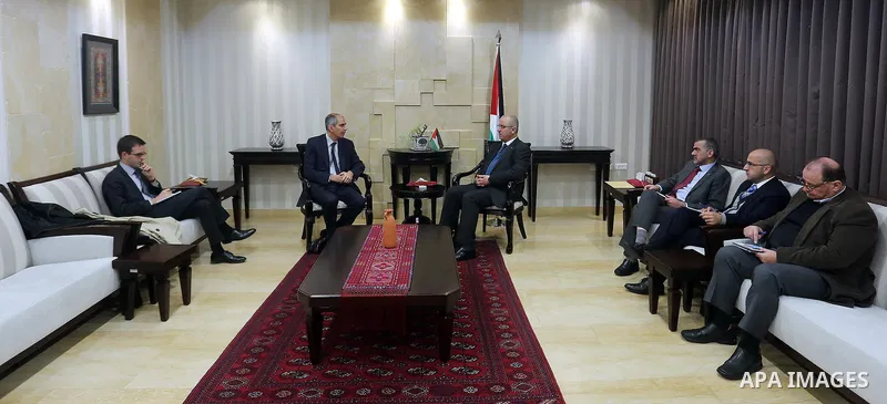 Palestinian Prime Minister, Rami Hamdallah, meets with French Consul General in Jerusalem, Herve Magro, in the West Bank city of Ramallah, January 25, 2016. Photo by Prime Minister Office