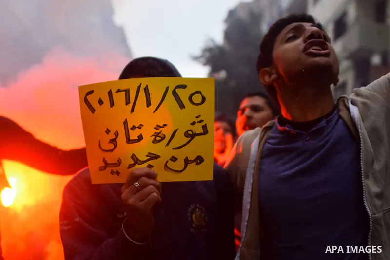 Egyptian supporters of ousted Islamist president Mohamed Morsi march shouting slogans in al-Haram neighbourhood in the southern Cairo Giza district on January 25, 2016 but dispersed within minutes for fear of retaliation...