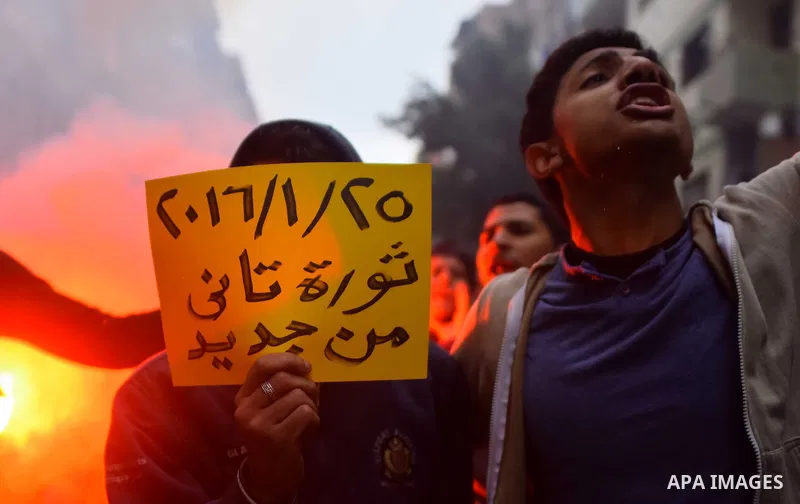 Egyptian supporters of ousted Islamist president Mohamed Morsi march shouting slogans in al-Haram neighbourhood in the southern Cairo Giza district on January 25, 2016 but dispersed within minutes for fear of retaliation...
