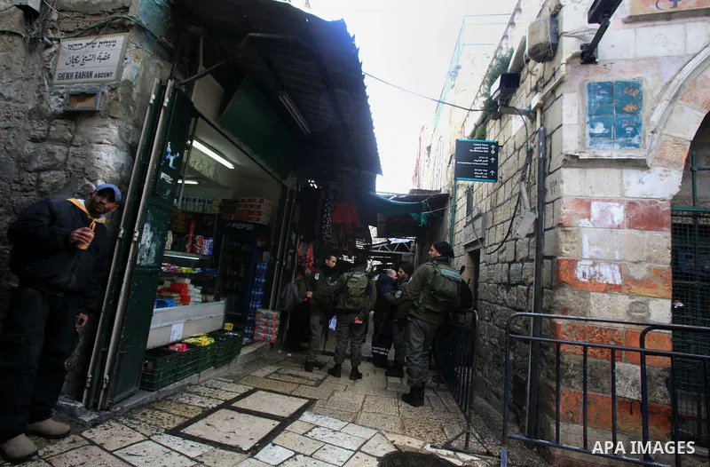 Israeli security forces stand guard in Jerusalem's Old city on Jan. 26, 2016. Photo by Mahfouz Abu Turk