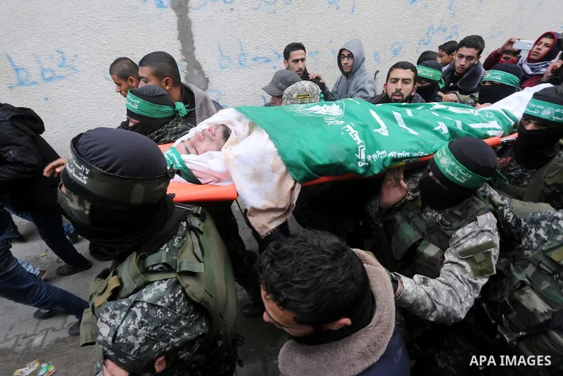 Palestinian members of Ezzedeen al-Qassam, the armed wing of Hamas movement, carry the body of one of the seven Palestinian Hamas militants whom killed after a tunnel, built for fighting Israel, collapsed in the Gaza Str...