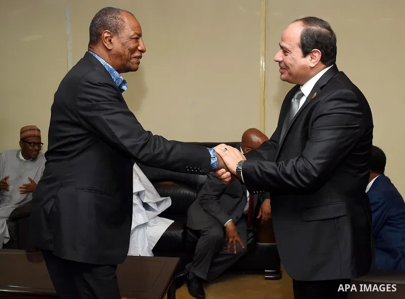 Egyptian President Abdel Fattah al-Sisi meets with the African chairs and leaders during participation in the African summit, in Cairo, on January 29, 2016. Photo by Egyptian President Office