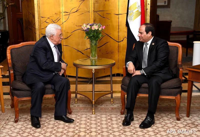 Egyptian President Abdel Fattah al-Sisi meets with Palestinian President, Mahmoud abbas, in Cairo, on January 29, 2016. Photo by Egyptian President Office