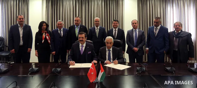 Palestinian Prime Minister Rami Hamdallah meets with President of the Union of Turkish Chambers of Commerce Refaat Oglo, in the West Bank city of Ramallah on Jan. 31, 2016. Photo by Prime Minister Office