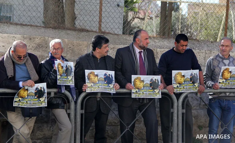 Palestinians take part during a protest to show solidarity with Palestinian children prisoner at Israeli jails outside an Israeli court in Jerusalem on January 31, 2016. Photo by Mahfouz Abu Turk