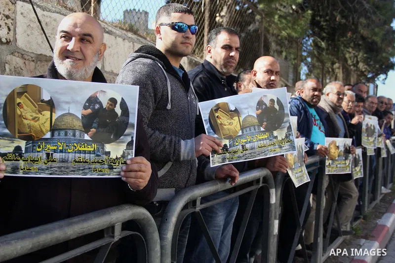 Palestinians take part during a protest to show solidarity with Palestinian children prisoner at Israeli jails outside an Israeli court in Jerusalem on January 31, 2016. Photo by Mahfouz Abu Turk