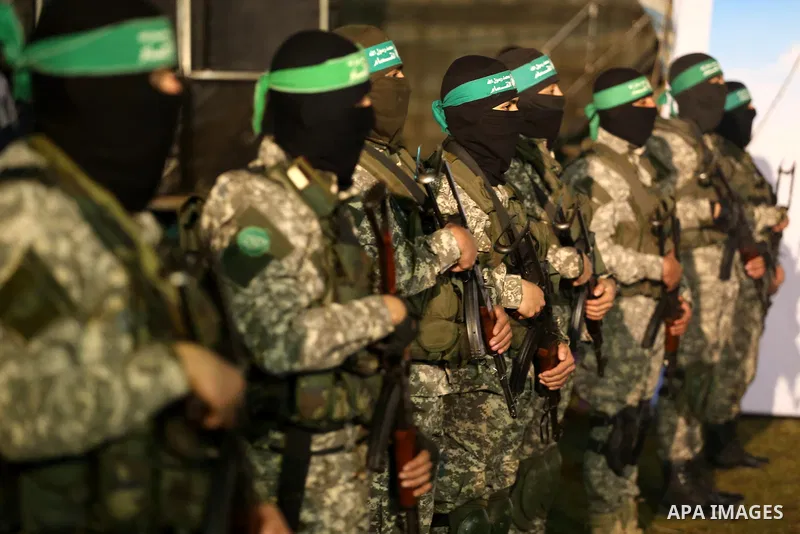 Palestinian members of the Ezzedine al-Qassam Brigades, the armed wing of the Hamas movement, take part in a gathering on January 31, 2016 in Gaza city to pay tribute to their fellow militants who died after a tunnel col...