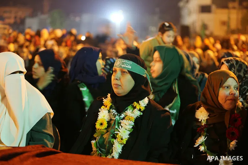 Palestinians supporting Hamas movement take part during a gathering to pay tribute to the brigade's militants who died after a tunnel collapsed in the Gaza Strip on January 31, 2016 in Gaza city. Seven Hamas militants we...