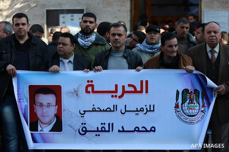 Palestinians take part in a protest demanding release the prisoners in Israeli jails, in front of Red cross office, in Gaza city, on Feb. 01, 2016. Photo by Yasser Qudih