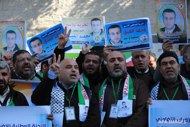 Palestinians take part in a protest demanding release the prisoners in Israeli jails, in front of Red cross office, in Gaza city, on Feb. 01, 2016. Photo by Yasser Qudih