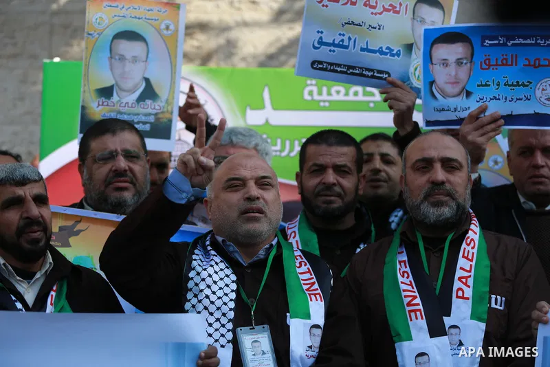 Palestinians take part in a protest demanding release the prisoners in Israeli jails, in front of Red cross office, in Gaza city, on Feb. 01, 2016. Photo by Yasser Qudih
