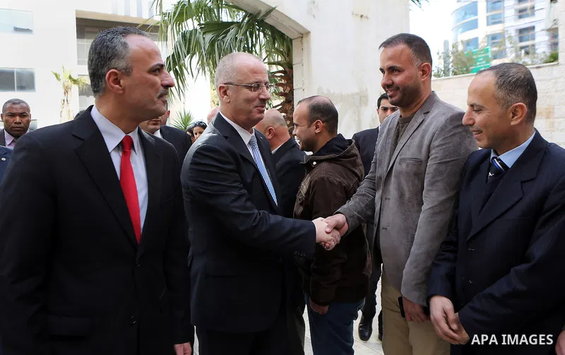 Palestinian Prime Minister Rami Hamdallah visits the headquarter of ministry of Justice in the West Bank city of Ramallah on Feb. 01, 2016. Photo by Prime Minister Office