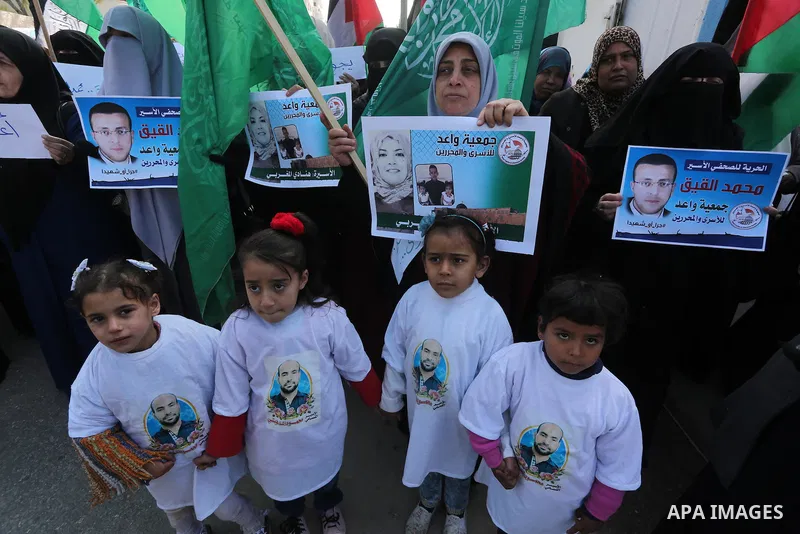 Palestinian women hold banners during a protest to show solidarity with journalist Mohammed al-Qiq who is imprisoned in an Israeli jail, Gaza city, on February 02, 2016. Photo by Mohammed Asad