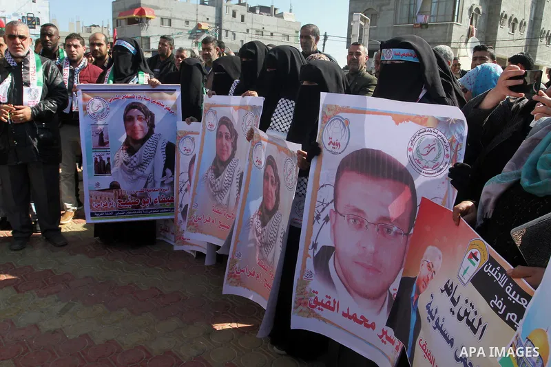 Palestinians take part in a protest to show solidarity with journalist Mohammed al-Qiq who is imprisoned in an Israeli jail in rafah in the southern Gaza strip, on Feb. 03, 2016. Photo by Abed Rahim Khatib