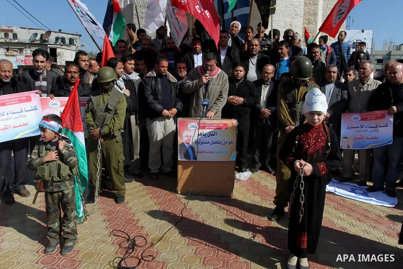 Palestinians take part in a protest to show solidarity with journalist Mohammed al-Qiq who is imprisoned in an Israeli jail in rafah in the southern Gaza strip, on Feb. 03, 2016. Photo by Abed Rahim Khatib