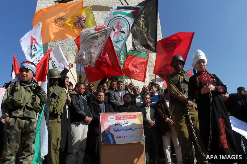 Palestinians take part in a protest to show solidarity with journalist Mohammed al-Qiq who is imprisoned in an Israeli jail in rafah in the southern Gaza strip, on Feb. 03, 2016. Photo by Abed Rahim Khatib