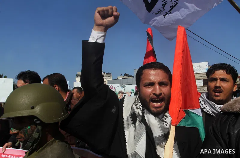 Palestinians take part in a protest to show solidarity with journalist Mohammed al-Qiq who is imprisoned in an Israeli jail in rafah in the southern Gaza strip, on Feb. 03, 2016. Photo by Abed Rahim Khatib