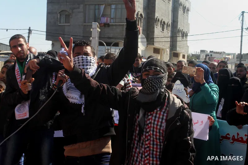 Palestinians take part in a protest to show solidarity with journalist Mohammed al-Qiq who is imprisoned in an Israeli jail in rafah in the southern Gaza strip, on Feb. 03, 2016. Photo by Abed Rahim Khatib