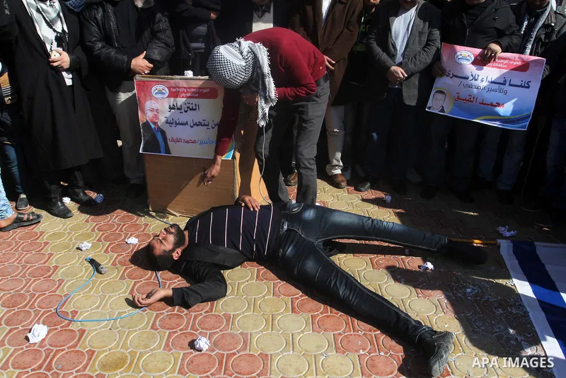 Palestinians take part in a protest to show solidarity with journalist Mohammed al-Qiq who is imprisoned in an Israeli jail in rafah in the southern Gaza strip, on Feb. 03, 2016. Photo by Abed Rahim Khatib