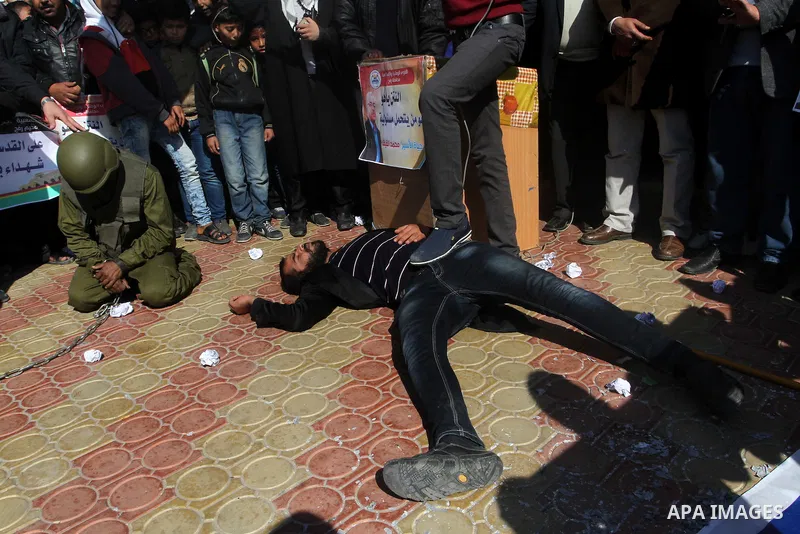 Palestinians take part in a protest to show solidarity with journalist Mohammed al-Qiq who is imprisoned in an Israeli jail in rafah in the southern Gaza strip, on Feb. 03, 2016. Photo by Abed Rahim Khatib