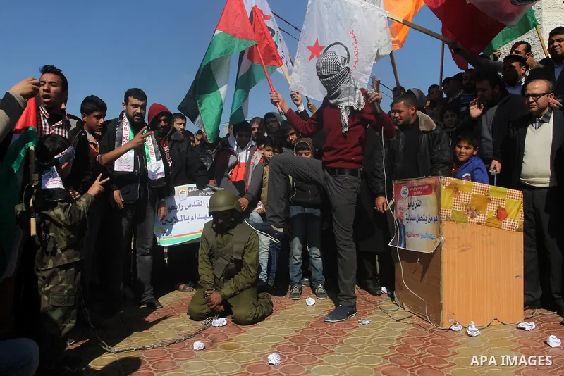 Palestinians take part in a protest to show solidarity with journalist Mohammed al-Qiq who is imprisoned in an Israeli jail in rafah in the southern Gaza strip, on Feb. 03, 2016. Photo by Abed Rahim Khatib