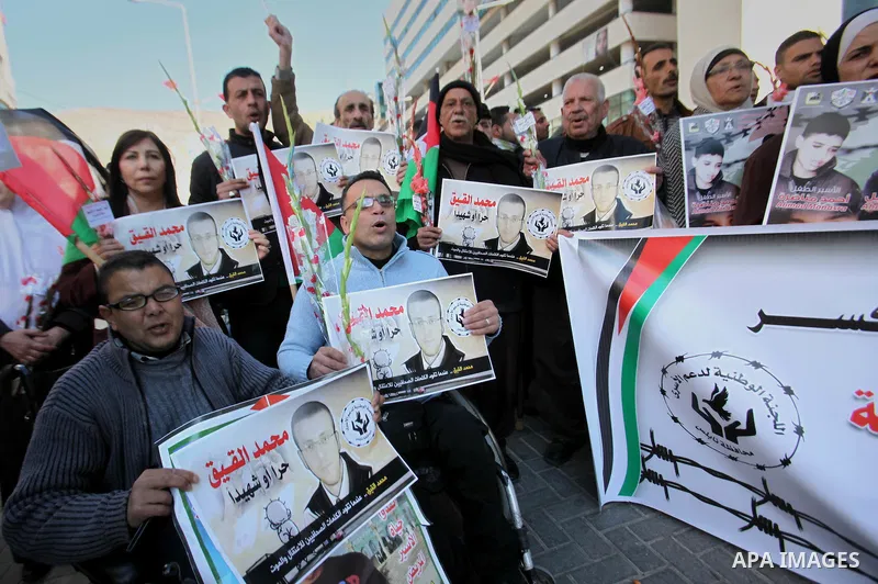 Palestinians take part in a protest to show solidarity with journalist Mohammed al-Qiq who is imprisoned in an Israeli jail, in the West Bank city of Nablus, February 3, 2016. Photo by Nedal Eshtayah