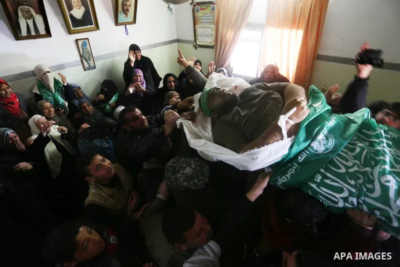Palestinian militants carry the body of their comrade Ahmed al-Zahar, who was killed when a tunnel collapse on Tuesday, during his funeral in the village of Al-Moghraga near central Gaza Strip, February 3, 2016. The coll...