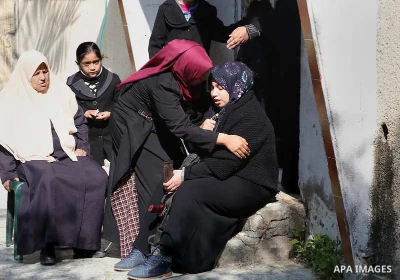 Relatives of Palestinian Hamas militant Ahmed al-Zahar, who was killed when a tunnel collapse on Tuesday, mourn during his funeral in the village of Al-Moghraga near central Gaza Strip, February 3, 2016. The collapse of...