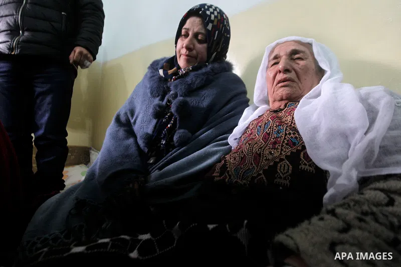 Relatives of Palestinian Haitham Al-Bau, who was shot and killed by Israeli soldiers, mourns during his funeral, in the West Bank city of Hebron February 6, 2016. Israeli soldiers shot and killed Al-Bao, 17, in the occup...