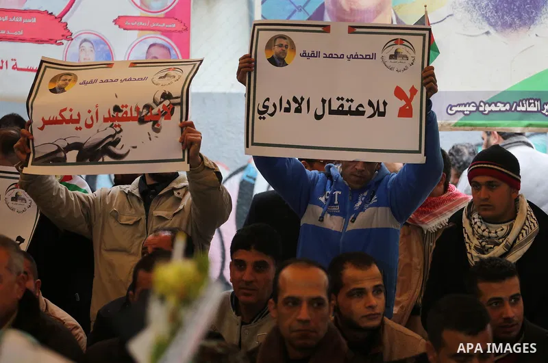 Palestinians take part in a protest demanding release the prisoners in Israeli jails, in front of Red cross office, in Gaza city, on February 8, 2016. Photo by Mohammed Asad