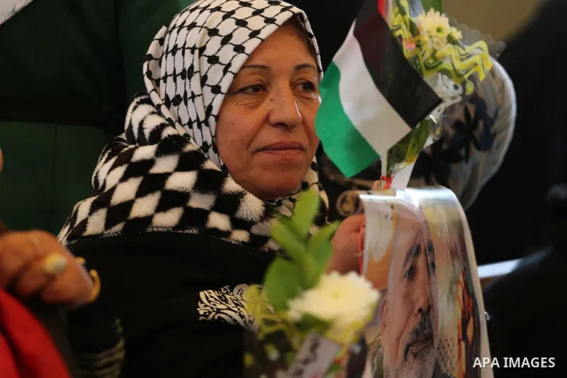 Palestinians take part in a protest demanding release the prisoners in Israeli jails, in front of Red cross office, in Gaza city, on February 8, 2016. Photo by Mohammed Asad