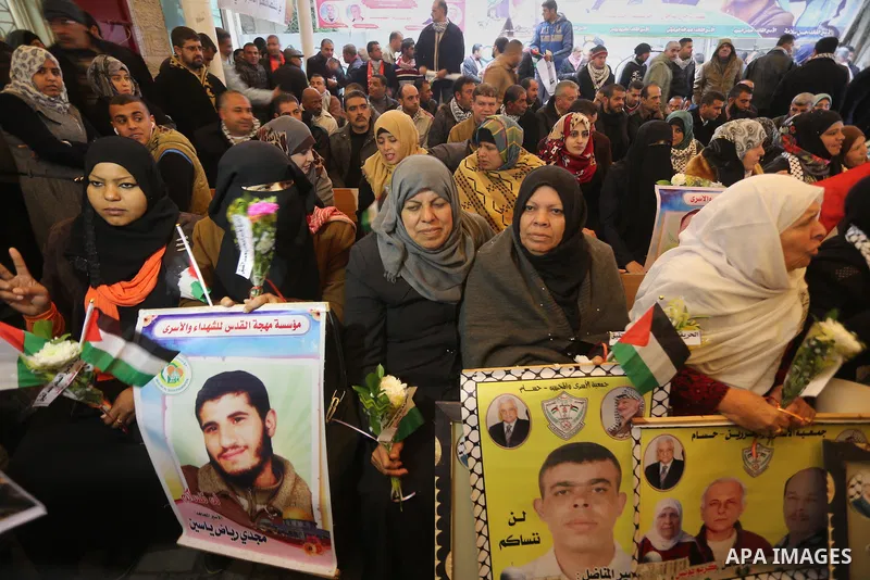 Palestinians take part in a protest demanding release the prisoners in Israeli jails, in front of Red cross office, in Gaza city, on February 8, 2016. Photo by Mohammed Asad