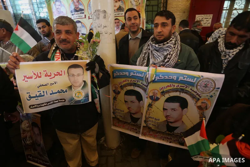 Palestinians take part in a protest demanding release the prisoners in Israeli jails, in front of Red cross office, in Gaza city, on February 8, 2016. Photo by Mohammed Asad