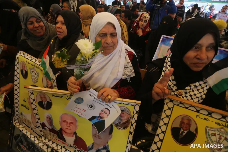 Palestinians take part in a protest demanding release the prisoners in Israeli jails, in front of Red cross office, in Gaza city, on February 8, 2016. Photo by Mohammed Asad