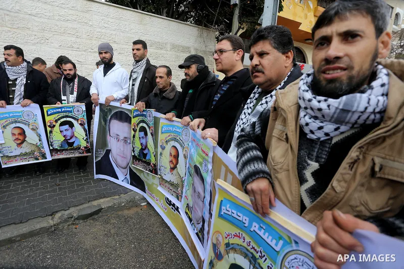 Palestinians take part in a protest demanding release the prisoners in Israeli jails, in front of Red cross office, in Gaza city, on February 8, 2016. Photo by Mohammed Asad