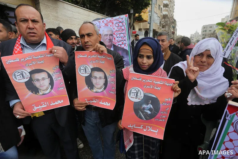 Palestinians take part in a protest demanding release the prisoners in Israeli jails, in front of Red cross office, in Gaza city, on February 8, 2016. Photo by Mohammed Asad