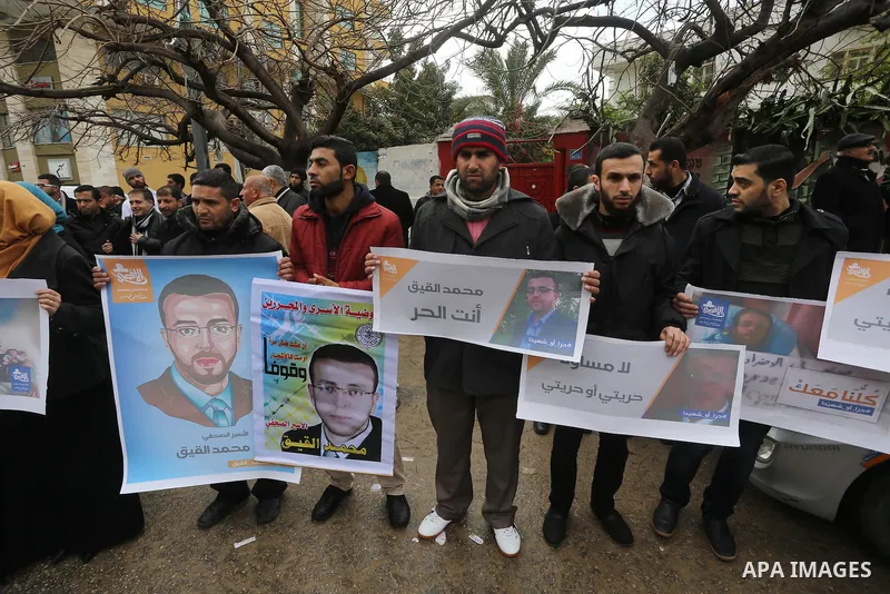 Palestinians take part in a protest demanding release the prisoners in Israeli jails, in front of Red cross office, in Gaza city, on February 8, 2016. Photo by Mohammed Asad