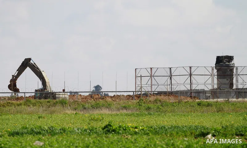 An Israeli drill works near the Israeli side of border with the southern Gaza Strip trying to discover tunnels on February 11, 2016. Photo by Yasser Qudih