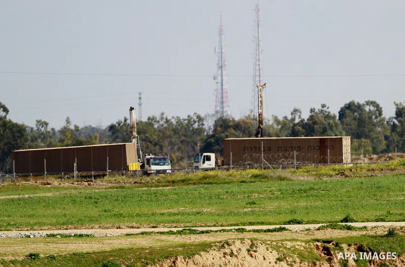 An Israeli drill works near the Israeli side of border with the southern Gaza Strip trying to discover tunnels on February 11, 2016. Photo by Yasser Qudih